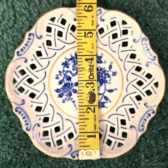 VINTAGE Blue Danube/Meissen? Cut Lace Plate 6 in Gold Rimmed Floral Wall Mount - Picture 2 of 6